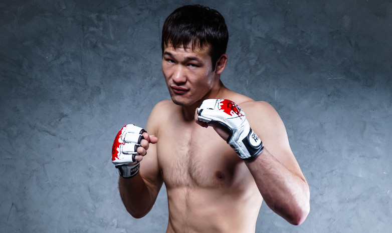 Непобеден шампион подписа с UFC